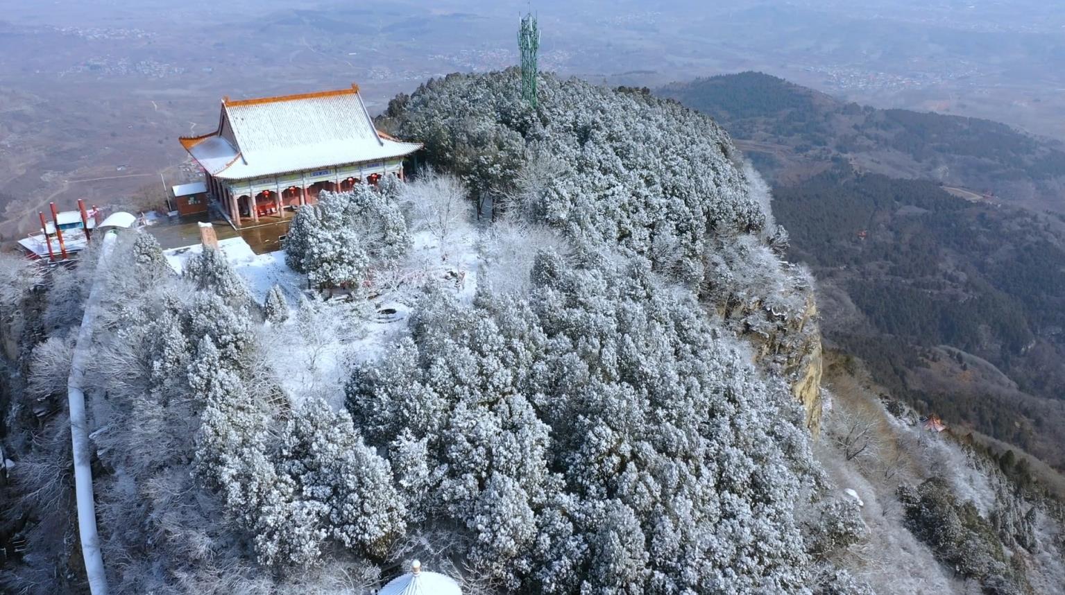 千城胜景丨山东枣庄山亭：雪后抱犊崮  宛如水墨画