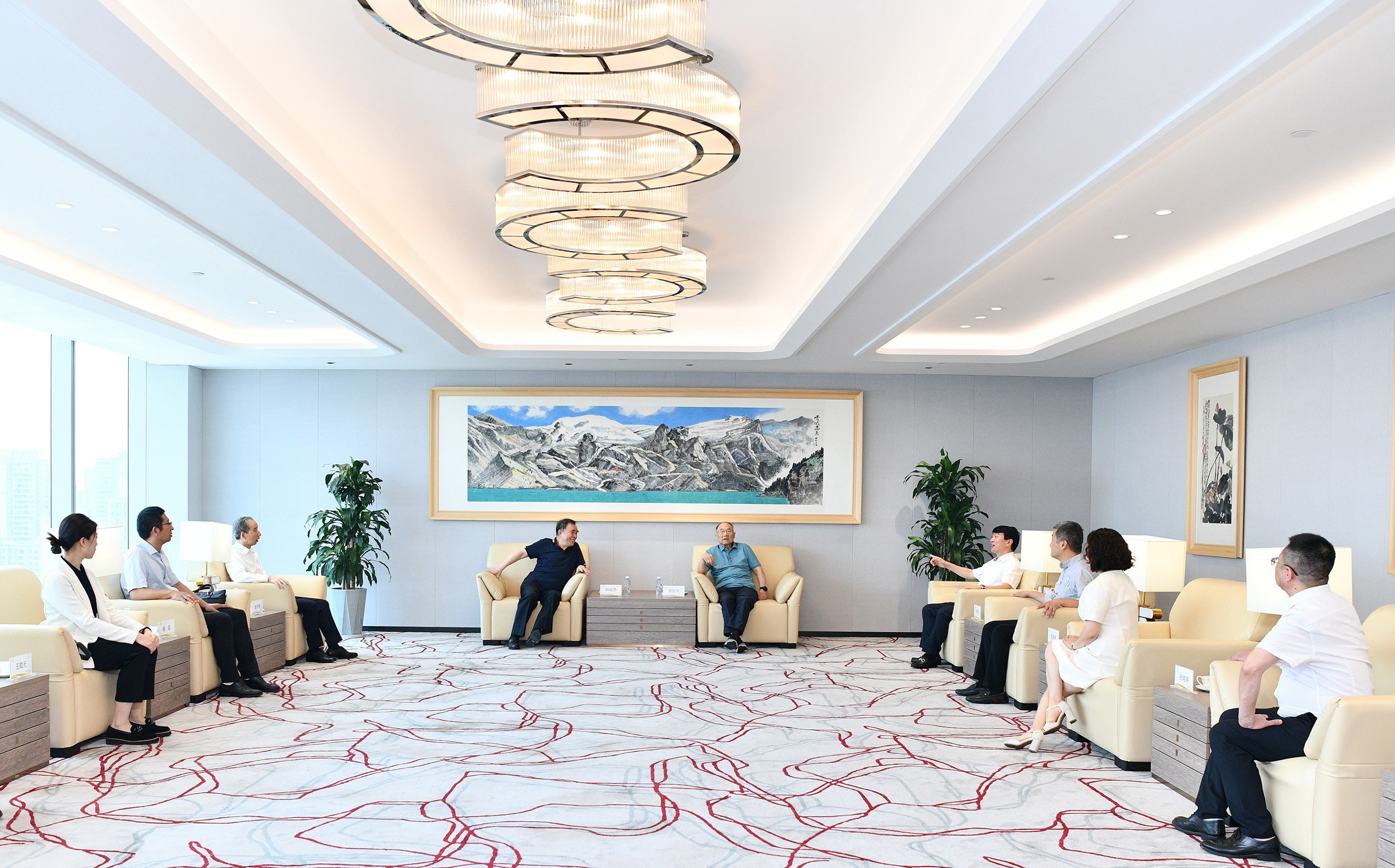 中国国际文化传播中心执行主席龙宇翔到重庆市五洲世纪集团考察调研