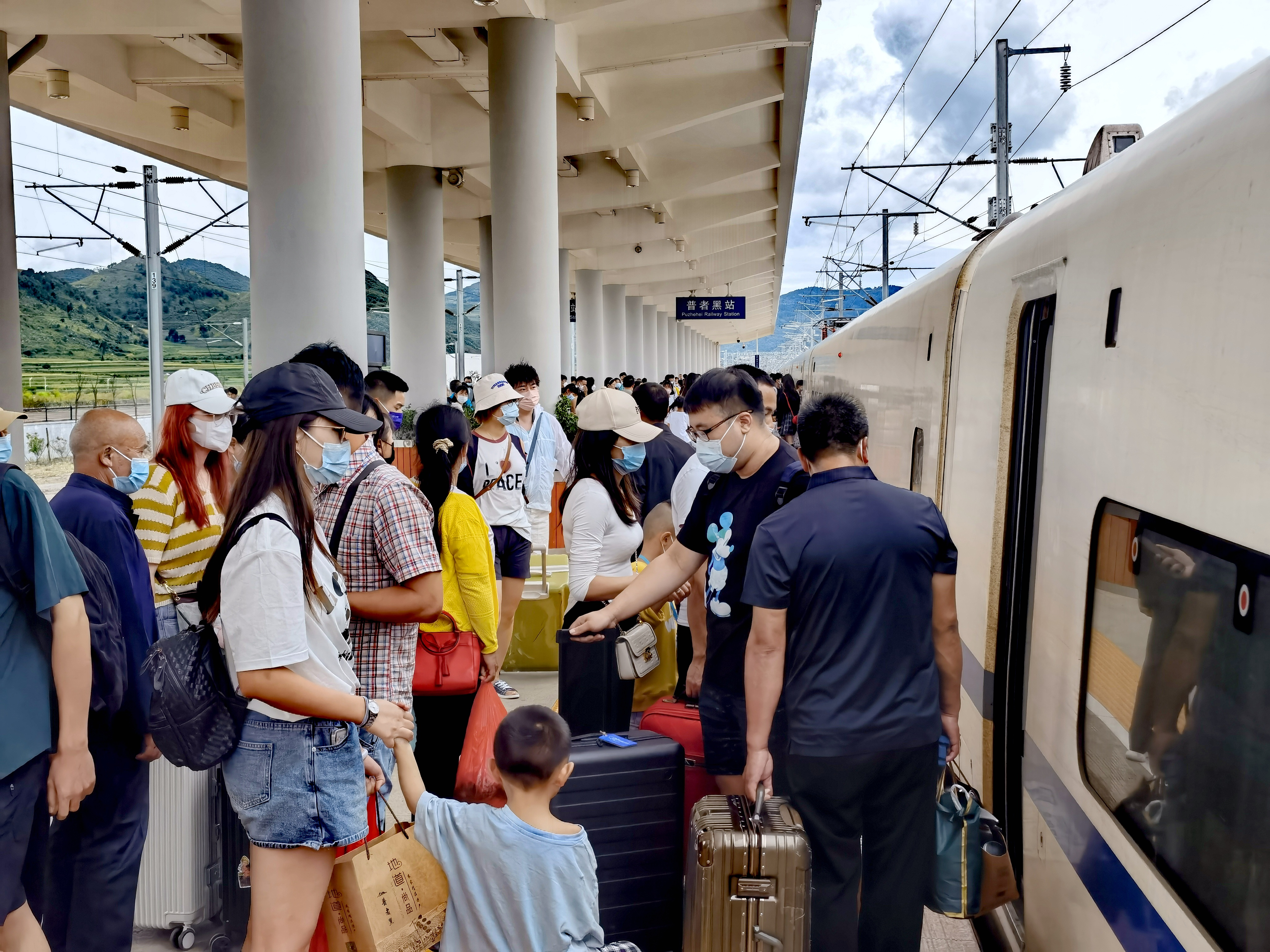 中秋国庆“黄金周”客流井喷  云南铁路预计发送450万人次