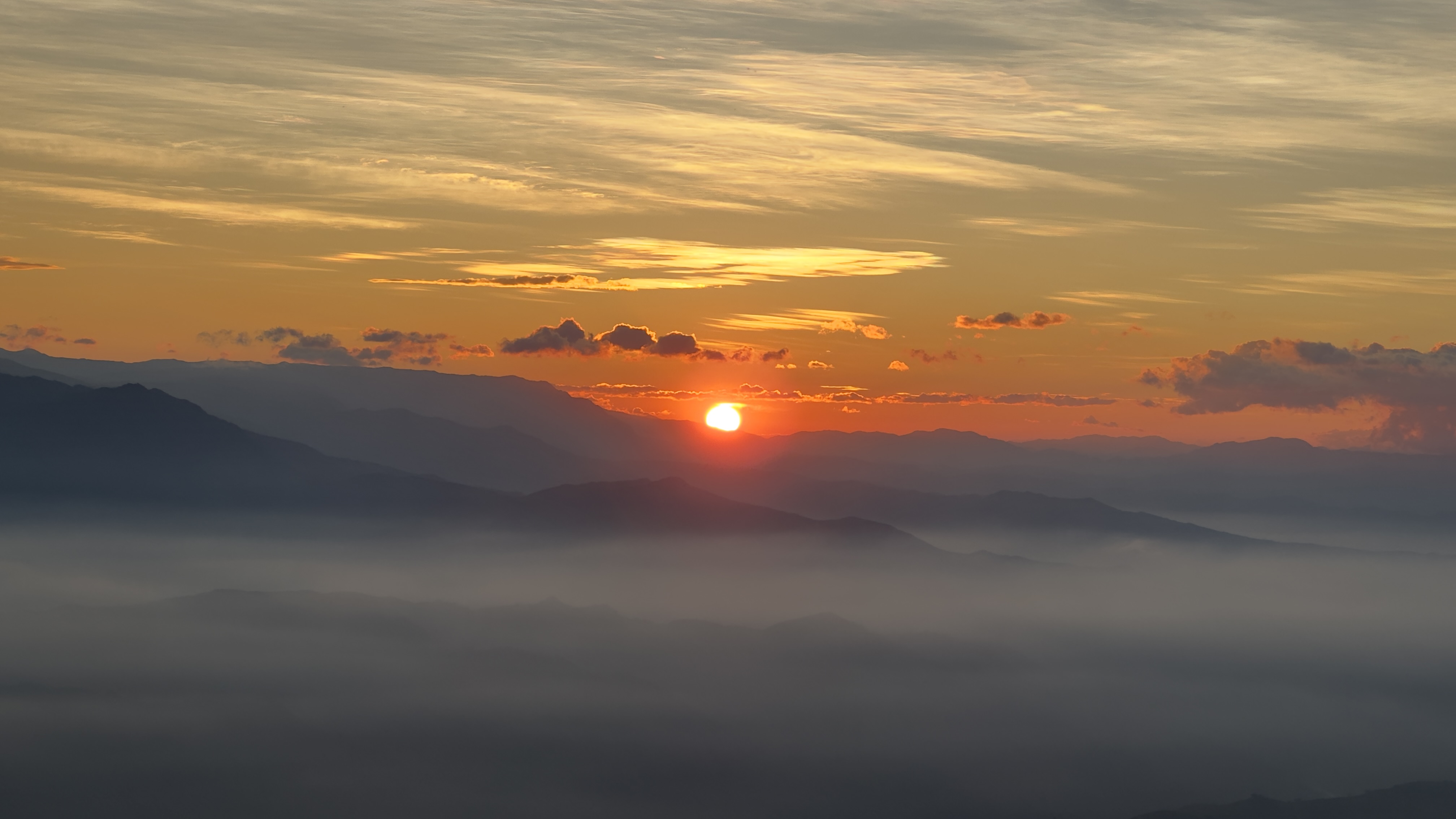 碧玉清溪 象往之地丨在云端 看日出 · 新平哀牢山