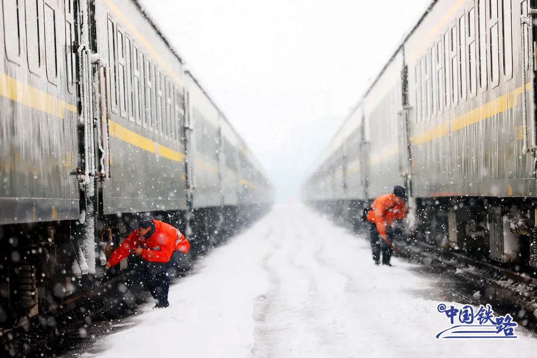 南方暴雪！铁路部门迅速应对！