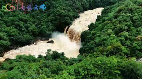 曲靖陆良：跌水飞瀑显雄浑 浊浪滔滔啸山林